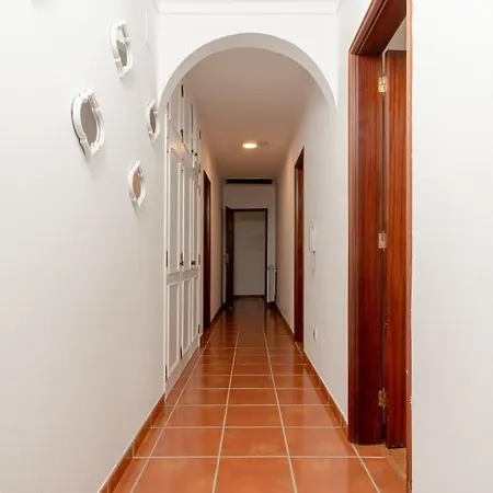 A Big Beautiful House Near Santa Cruz A dos Cunhados