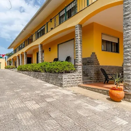 A Big Beautiful House Near Santa Cruz Apartment A dos Cunhados