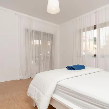 A Big Beautiful House Near Santa Cruz Apartment