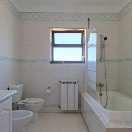 A Big Beautiful House Near Santa Cruz A dos Cunhados