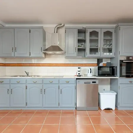 A Big Beautiful House Near Santa Cruz Apartment A dos Cunhados