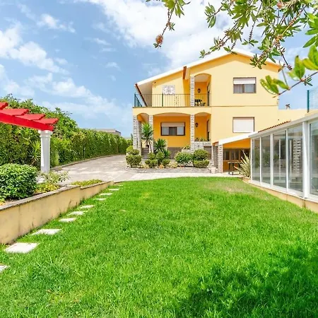 A Big Beautiful House Near Santa Cruz A dos Cunhados