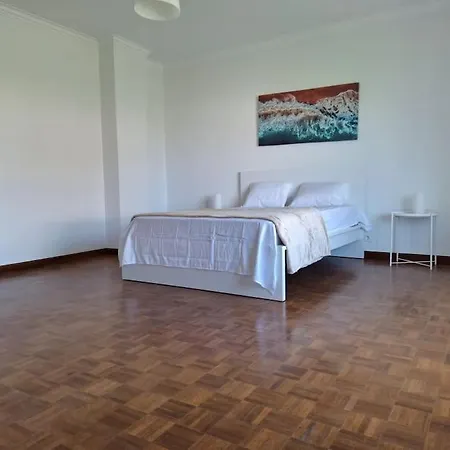 A Big Beautiful House Near Santa Cruz Apartamento A dos Cunhados