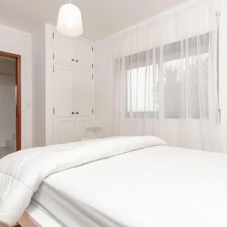 A Big Beautiful House Near Santa Cruz Apartamento A dos Cunhados