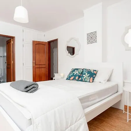 A Big Beautiful House Near Santa Cruz Apartamento A dos Cunhados