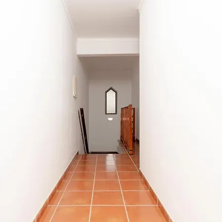 A Big Beautiful House Near Santa Cruz A dos Cunhados