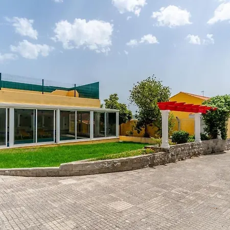 A Big Beautiful House Near Santa Cruz A dos Cunhados