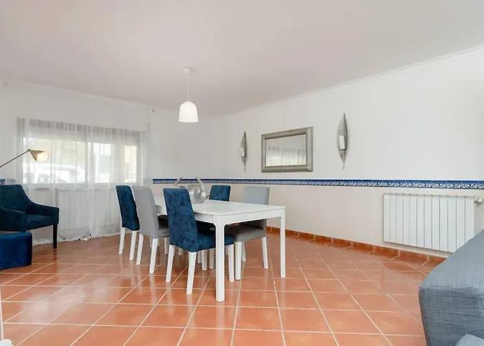 דירה A Big Beautiful House Near Santa Cruz *