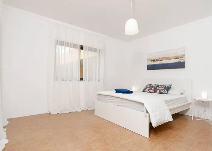 A Big Beautiful House Near Santa Cruz דירה אה דוס קונהאדוס